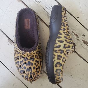 GUC Crocs leopard dual comfort clogs, size 6